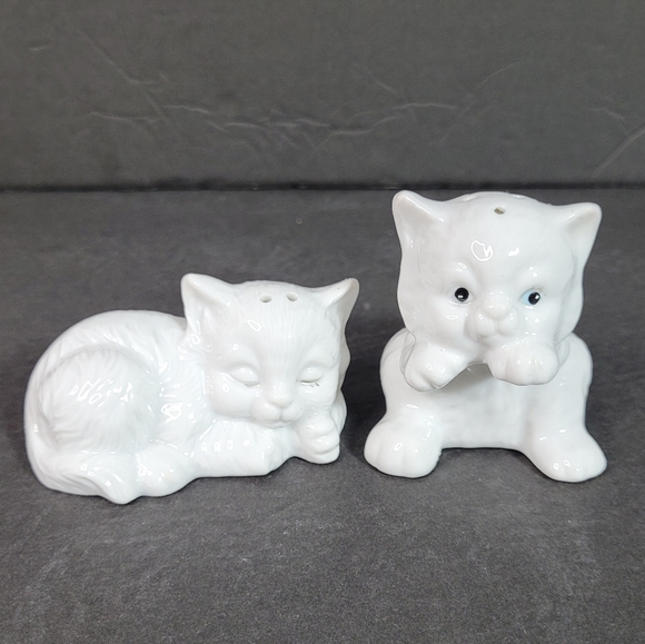 Vintage White Persian Kitty Cat Ceramic Salt & Pepper Shakers Set ✨️ Excellent ✨ - Picture 3 of 9